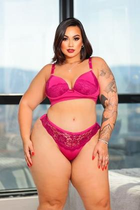 Imagem de Conjunto Calcinha e Sutiã Plus Size Fio Dental Renda Com Bojo