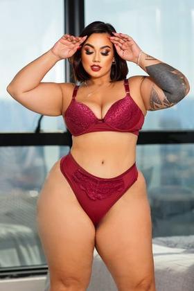 Imagem de Conjunto Calcinha e Sutiã Plus Size Fio Dental Renda Com Bojo