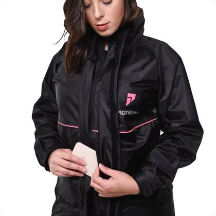 Imagem de Conjunto Capa de Chuva Feminino Com Capuz Tamanho P Preto Impermeável Motoqueiro Nylon 0,20mm Pioneira - 1101-F-PRE-P