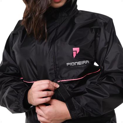 Imagem de Conjunto Capa de Chuva Feminino Com Capuz Tamanho P Preto Impermeável Motoqueiro Nylon 0,20mm Pioneira - 1101-F-PRE-P