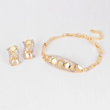 Imagem de Conjunto Colar Brinco Pulseira Anel Dourado Indiano Festa