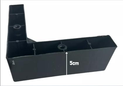 Imagem de Conjunto com 8 Pés Cantoneira Preto de 5cm para Móveis - 3 Furos e Parafusos Inclusos