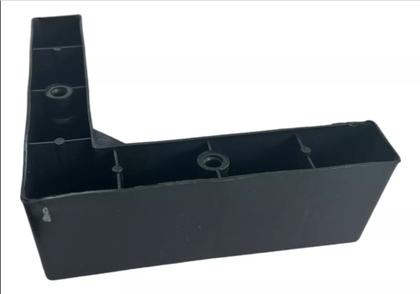 Imagem de Conjunto com 8 Pés Cantoneira Preto de 5cm para Móveis - 3 Furos e Parafusos Inclusos