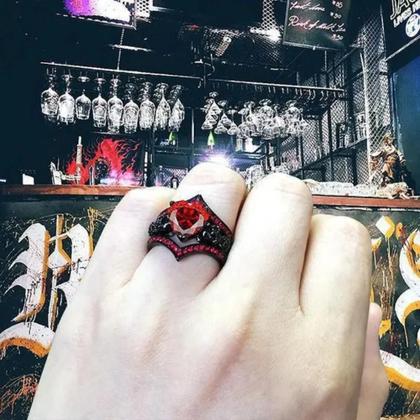 Imagem de Conjunto de Anéis Góticos com Caveira, Coração e Zircônia - Prata, Ouro, Vermelho e Roxo