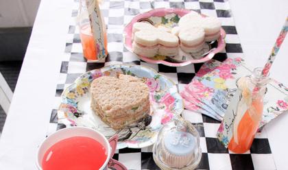 Imagem de Conjunto de bebidas Talking Tables Truly Alice Tea Party (pacote com 6)