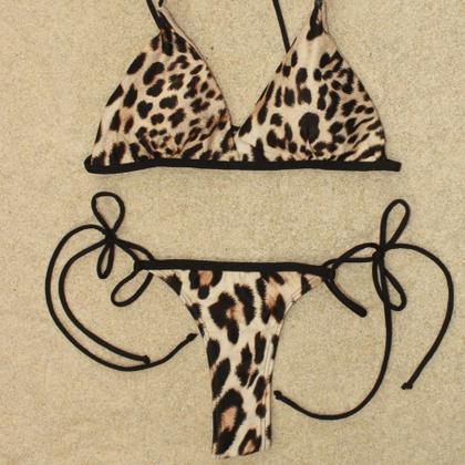 Imagem de Conjunto de Biquini estampa Leopardo Top Triangulo transpassado  com varias amarrações e tanga Fio Dental marquinha