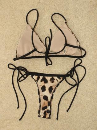 Imagem de Conjunto de Biquini estampa Leopardo Top Triangulo transpassado  com varias amarrações e tanga Fio Dental marquinha