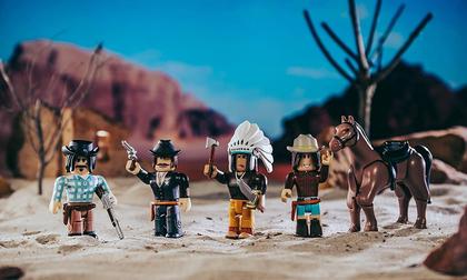 Imagem de Conjunto de bonecos de ação Roblox The Wild West com item exclusivo