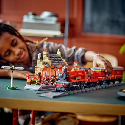 Imagem de Conjunto de brinquedos de construção LEGO Harry Potter Hogwarts Express 76423