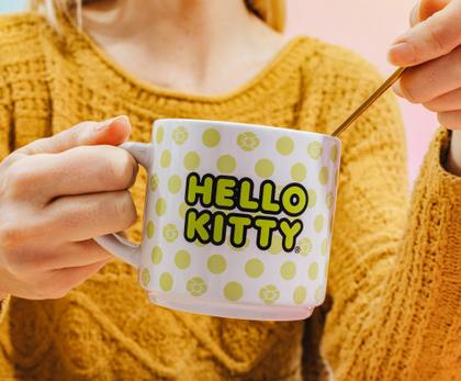 Imagem de Conjunto de canecas Silver Buffalo Sanrio Hello Kitty de 4 peças com prateleira