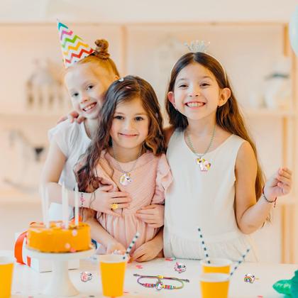 Imagem de Conjunto de joias BeandGE Little Girls Unicorn Colar 4-8 anos