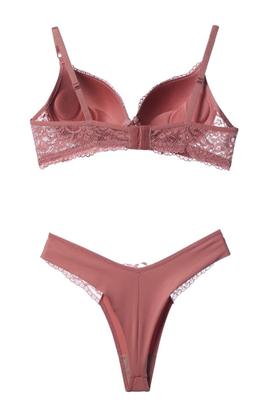 Imagem de Conjunto de Lingerie Com Renda Feminino Sutiã Com Bojo Calcinha Tipo Fio Dental Tecido Duplo Detalhe