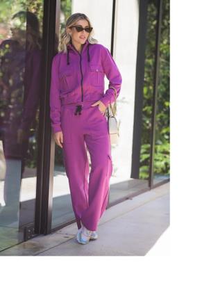 Conjunto de moletom blusa e calça cargo com bolso lateral - Dalla pelle Imagem de Conjunto de moletom blusa e calça cargo com bolso lateral
