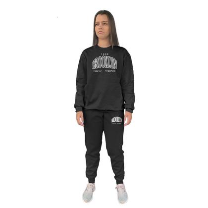 Imagem de Conjunto de Moletom Feminino Blusa Sem Capuz e Calça Jogger Estampado