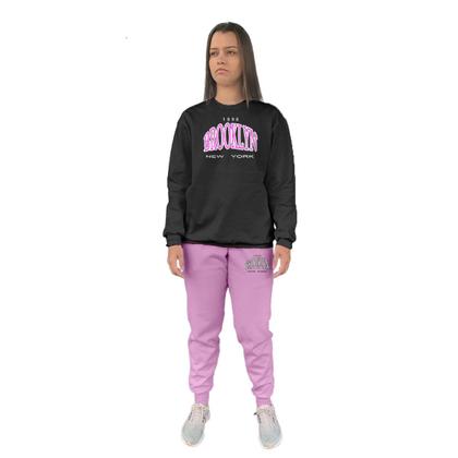 Imagem de Conjunto de Moletom Feminino Blusa Sem Capuz e Calça Jogger Estampado