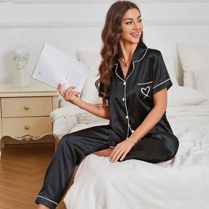 Imagem de Conjunto De Pijama Feminino De Cetim Com Bordado De Coração, Manga Curta, Gola Com Lapela E Calça