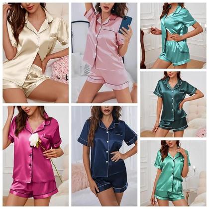 Conjunto de Pijama Feminino de Cetim - Manga Curta, Gola Virada e Shorts Imagem de Conjunto de Pijama Feminino de Cetim - Manga Curta, Gola Virada e Shorts