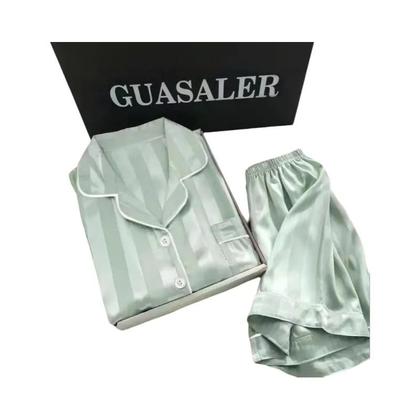 Imagem de Conjunto de Pijamas Feminino de Seda Gelada - Manga Curta e Calças Curtas Listradas