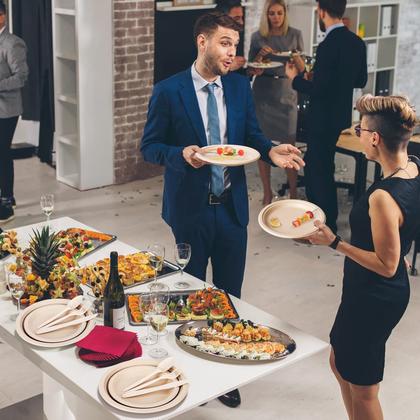 Imagem de Conjunto de pratos de papel descartáveis Gezond 250 unidades com utensílios