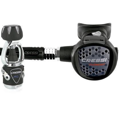 Imagem de Conjunto de Regulador 1º e 2º Estágios para Mergulho Cressi MC9 Compact Yoke