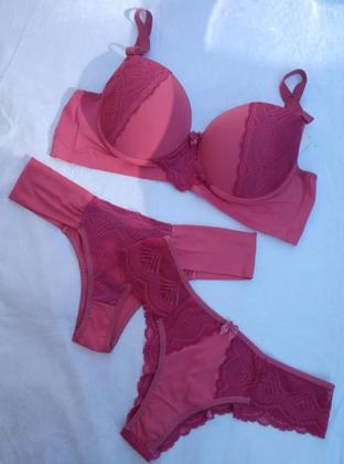 Imagem de Conjunto de Rendado Sutiã c Bojo Duas Calcinhas 