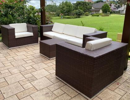 Imagem de Conjunto de Sofá Fibra Sintética Quadrado - 1 Sofá 3L + 2 Poltronas + 1 Mesa Centro - Tecido Duna Cru