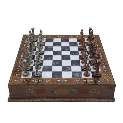 Imagem de Conjunto de xadrez INTERIART 38x38x8 cm com peças de metal do exército britânico