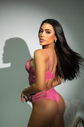 Imagem de Conjunto em Microfibra e Renda com Bojo, Aro e Calcinha Fio Duplo