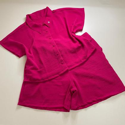 Imagem de Conjunto Feminino Plus Size Blusa com Botões e Bermuda Alfaiataria Conforto e Estilo para o Verão e Primavera