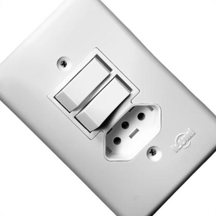 Imagem de Conjunto Ilumi Pratika Com Placa 2 Simples + Tomada 2P+T. 20A.