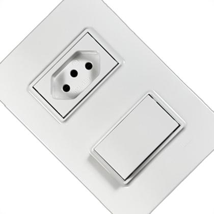 Imagem de Conjunto Ilumi Vivaz Branco Com Placa 1 Simples + Tomada 10A. - 78200