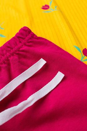 Imagem de Conjunto Infantil Menina Roupa Verão Blusa Cropped Canelada de Alcinha Floral com Shorts Moletinho Liso