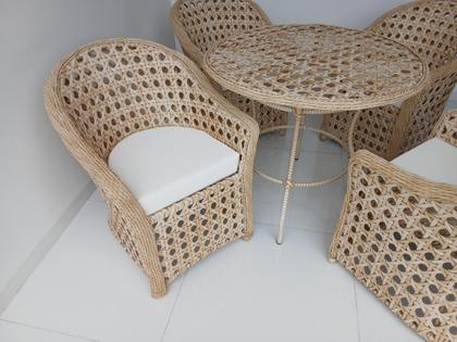 Imagem de Conjunto Jogo Minas 4 Poltronas 1 Mesa Redonda 90cm em Fibra Sintética com Tratamento Uv Cor Natural Jardim Varanda Área Externa