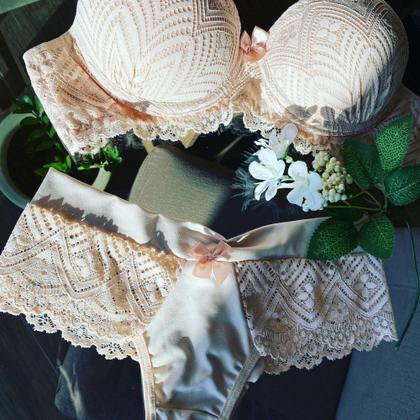 Imagem de Conjunto Lingerie Renda Base Calcinha e Sutiã com Bojo
