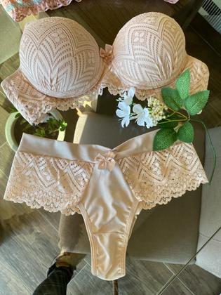 Imagem de Conjunto Lingerie Renda Base Calcinha e Sutiã com Bojo