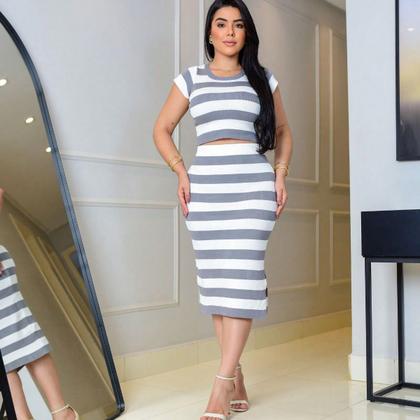 Imagem de Conjunto Listrado em Malha Modal Blusa Cropped com Manga Curta e Saia Midi