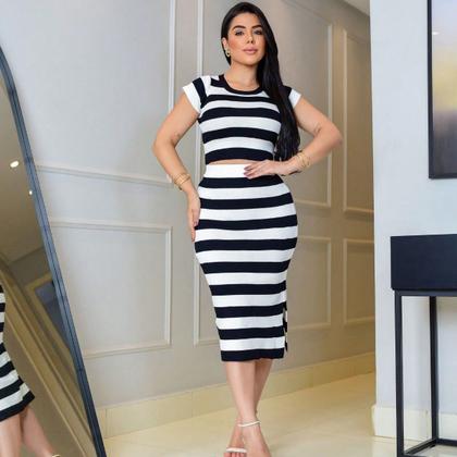 Imagem de Conjunto Listrado em Malha Modal Blusa Cropped com Manga Curta e Saia Midi