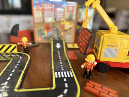 Imagem de Conjunto magnético de azulejos de construção Creatiles com guindaste e figuras