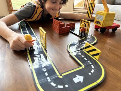 Imagem de Conjunto magnético de azulejos de construção Creatiles com guindaste e figuras