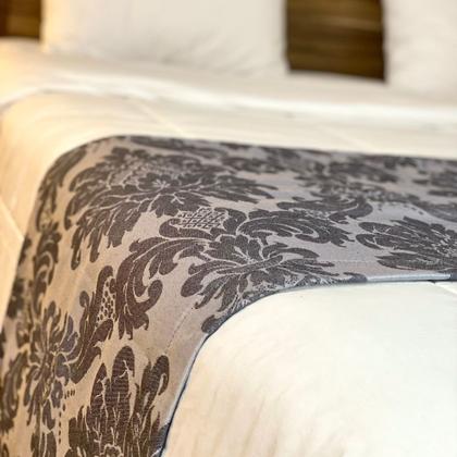 Imagem de Conjunto Peseira Xale Cama Com 2 Almofadas Cheias