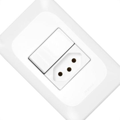 Imagem de Conjunto Pial Pop 4X2 Branco Com Placa (1Simples+Tomada 10A) Lgx103