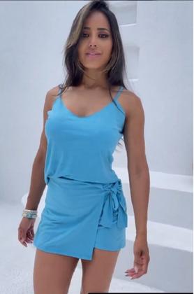 Conjunto short saia e blusinha de alça regulável em suede lindo confortável e elegante - Linda Flor Modas Imagem de Conjunto short saia e blusinha de alça regulável em suede lindo confortável e elegante