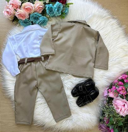 Imagem de Conjunto Social Terno com Blaizer Bege e Camisa Branca de Microfibra