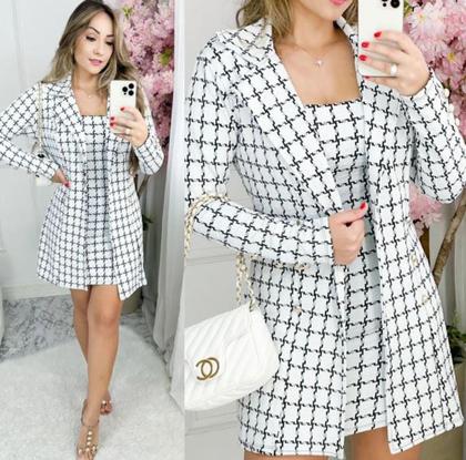 Imagem de Conjunto Vestido Xadrez E Sobretudo Inverno