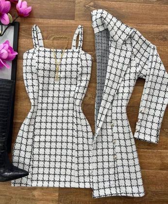 Imagem de Conjunto Vestido Xadrez E Sobretudo Inverno