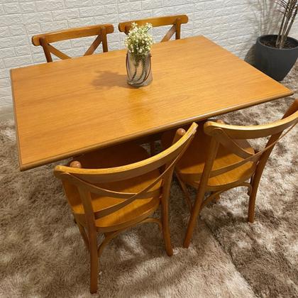 Conjunto X Mesa 120x80 Com 4 Cadeiras X Madeira Maciça Mel - Floresta Carpintaria Imagem de Conjunto X Mesa 120x80 Com 4 Cadeiras X Madeira Maciça Mel