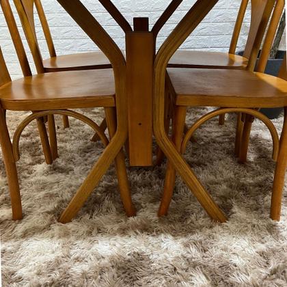 Conjunto X Mesa 120x80 Com 4 Cadeiras X Madeira Maciça Mel - Floresta Carpintaria Imagem de Conjunto X Mesa 120x80 Com 4 Cadeiras X Madeira Maciça Mel