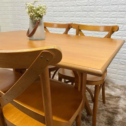Conjunto X Mesa 120x80 Com 4 Cadeiras X Madeira Maciça Mel - Floresta Carpintaria Imagem de Conjunto X Mesa 120x80 Com 4 Cadeiras X Madeira Maciça Mel