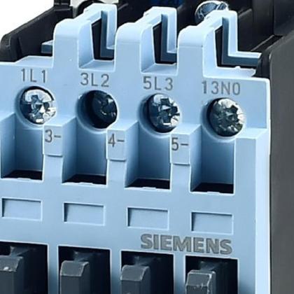 Imagem de Contator Tripolar 18A 1NA 220VCA 3TS32100AN2 Siemens