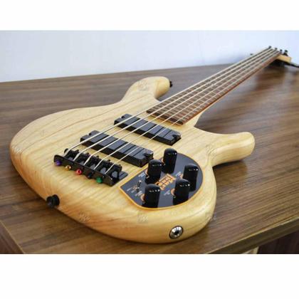 Contra Baixo Ativo Cort Action DLX com Circuito MarkBass